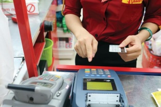 Giao dịch giá trị lớn sẽ phải qua ngân hàng