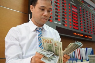 Tỷ giá “dò đường”, xuất khẩu thấp thỏm