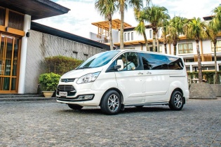 Ford Tourneo: Bạn đường thú vị
