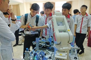 Tăng sức cạnh tranh cho lao động Việt Nam