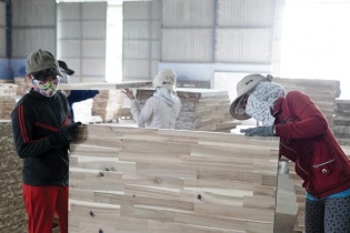 Ngành gỗ, dệt may cần hỗ trợ để vượt khó