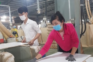 Doanh nghiệp gỗ tìm kế vượt khủng hoảng