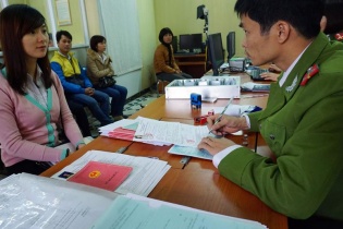 Bỏ hộ khẩu, không chỉ có mừng
