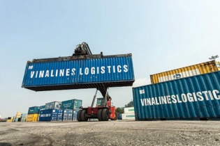 Vinalines chao đảo giữa sóng dồn