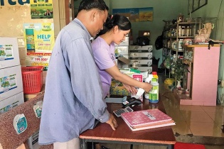 Đưa thẻ thanh toán về nông thôn, giúp nông dân thoát tín dụng đen