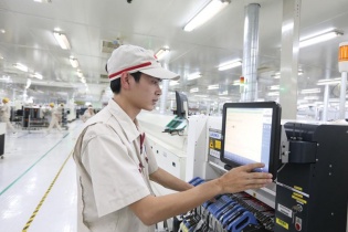 Việt Nam kiên trì chống chọi với khó khăn