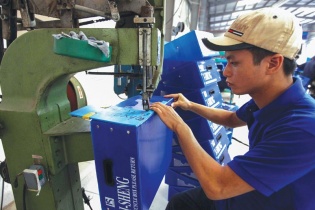 Doanh nghiệp công nghiệp chơi vơi trong bể ưu đãi