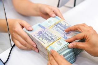 Ngân hàng rầm rộ báo lãi, vẫn lo nợ xấu tăng