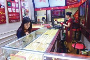 Vàng tăng nóng, tiến tới đỉnh mới