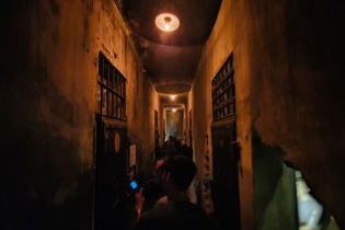 Khám phá nhà tù Hỏa Lò về đêm