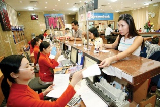 Lãi suất giảm, tín dụng không dễ tăng
