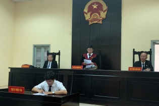 Doanh nghiệp kiện người hành pháp, đòi bồi thường 100.000 đồng