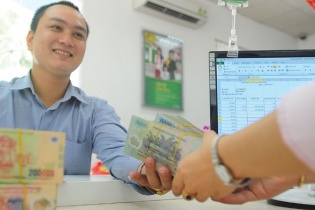 Ngân hàng dồn dập lên sàn, cổ phiếu “vua” hưởng lợi