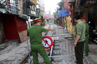 Xử lý nghiêm vi phạm an toàn giao thông đường sắt