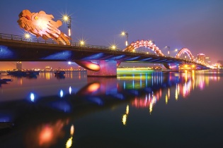 Từ Tháp ven sông của nhà đầu tư Nhật đến The Royal của Danh Khôi