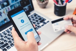Chuyển đổi số là đòi hỏi bắt buộc với ngân hàng