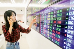 Cổ phiếu ngân hàng đắt hàng vì triển vọng tăng giá