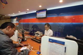 Tín dụng khởi sắc, ngân hàng đua cho vay tiêu dùng 