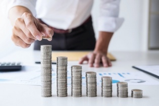 Các quỹ đầu tư cổ phiếu tại Việt Nam làm ăn thế nào trong năm 2024?