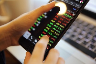 Giải bài toán “nghẽn lệnh” thời chứng khoán sôi động