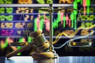 Loạt công ty chứng khoán bị Ủy ban Chứng khoán Nhà nước "tuýt còi"