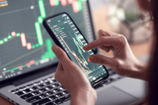 TTCK ngày 10/10: Cổ phiếu nhà Vin tiếp tục dậy sóng, VN-Index tăng lên 1.747 điểm 