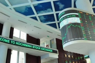 Cổ phiếu năng lượng dẫn đầu, VN-Index tăng 0,5% trong tháng 5