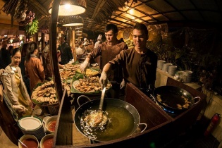 Rộn ràng chợ quê -Tết xưa ở Furama Resort Đà Nẵng