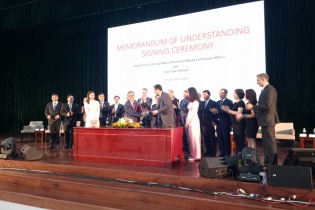 Đà Nẵng: Ký kết Biên bản ghi nhớ về bồi dưỡng cán bộ đối ngoại cho các địa phương