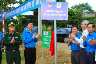 Quảng Trị: Bàn giao hơn 2km công trình “Ánh sáng đường quê”