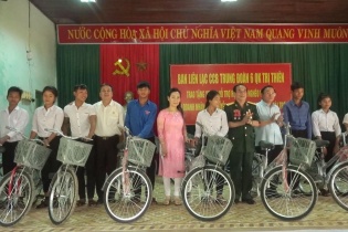 Quảng Trị: Trao tặng xe đạp cho học sinh nghèo huyện miền núi Đakrông
