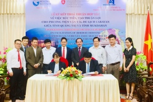 Ký kết thỏa thuận hợp tác xúc tiến, tạo thuận lợi cho phương tiện vận tải, du lịch caravan Quảng Trị - Mukdahan