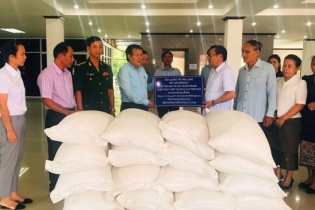 Quảng Trị hỗ trợ tỉnh Savannakhet (Lào) 10 tấn gạo khắc phục hậu quả thiệt hại do mưa lũ