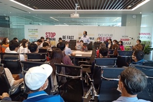 Quảng Nam: Khách hàng kéo đến trụ sở Công ty Đất Quảng yêu cầu giao "sổ đỏ" như cam kết