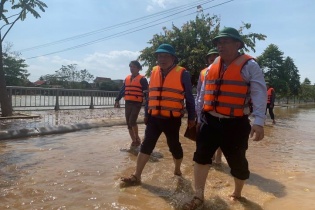 Bộ trưởng Nguyễn Chí Dũng thăm hỏi, kiểm tra công tác khắc phục lũ lụt tại Quảng Bình