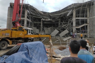 Điều tra nguyên nhân vụ sập sảnh trước công trình trung tâm văn hoá ở Quảng Bình