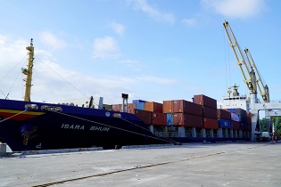 Hãng tàu Regional Container Lines mở tuyến vận chuyển container quốc tế qua cảng Chân Mây