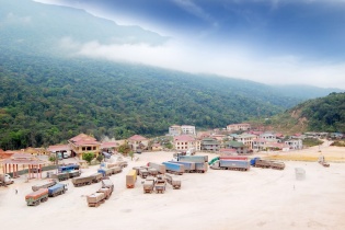 Quảng Bình trao chủ trương đầu tư dự án Kho xăng dầu ngoại quan Petro Lào