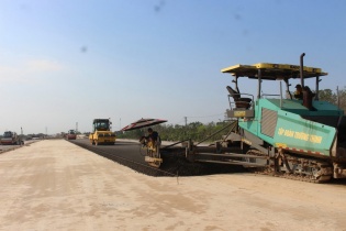 Đặt mục tiêu thông tuyến chính cao tốc Vạn Ninh - Cam Lộ vào dịp 30/4