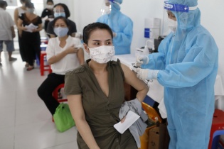 TP.HCM: Đề xuất đưa chỉ tiêu tiêm vắc xin Covid-19 vào tiêu chí thi đua