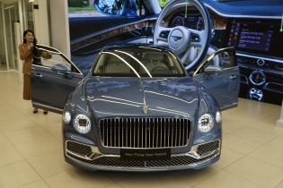 Bentley ra mắt xe Hybrid siêu sang