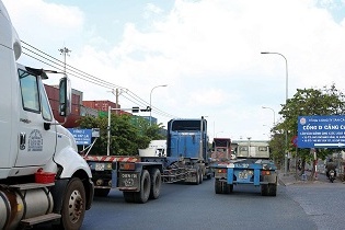 Doanh nghiệp khổ sở vì ùn ứ hàng hóa do nghẽn giao thông tại cảng Cát Lái 