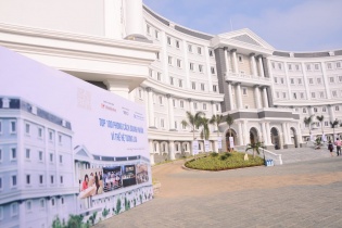 Ký hợp đồng đầu tư giáo dục, phụ huynh Trường Quốc tế Mỹ Việt Nam rối bời tìm cách cứu con