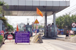 TP.HCM: Doanh nghiệp tạm nhập tái xuất oằn lưng với phí cảng biển, đường bộ