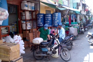 Thiếu hướng dẫn khiến doanh nghiệp hóa chất và chính quyền địa phương... bất đồng