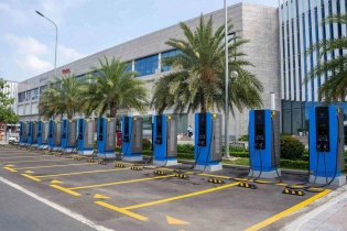 TP.HCM ưu tiên sử dụng quỹ đất công cộng phát triển trạm sạc cho xe điện
