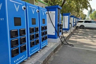 TP.HCM yêu cầu doanh nghiệp đẩy nhanh tiến độ lắp đặt tủ đổi pin xe điện