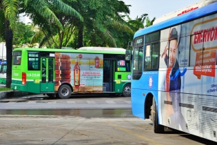 TP.HCM muốn dùng 30% nguồn thu quảng cáo trên xe buýt để hỗ trợ người đi xe