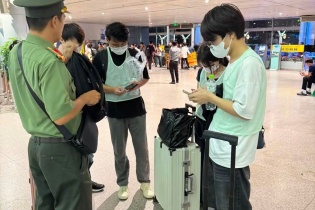 TP.HCM: Trục xuất "ổ" lừa đảo online người Trung Quốc về nước