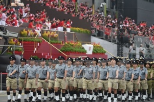 Thủ tướng dự lễ diễu hành kỷ niệm 50 năm ngày độc lập Singapore